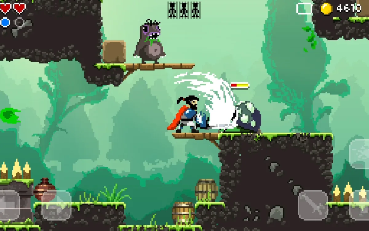 Schermata di gioco di Sword of Xolan: il protagonista colpisce con la spada un nemico su una piattaforma di legno in un livello forestale verde, mentre una creatura viola osserva da una piattaforma superiore.